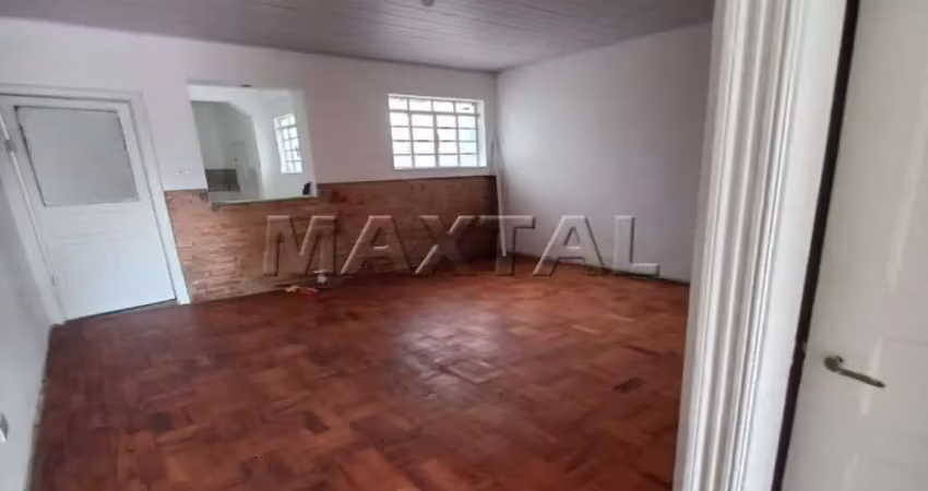 Sobrado à venda, de 120m² no bom retiro, 3 dormitórios, 2 banheiros e quintal.