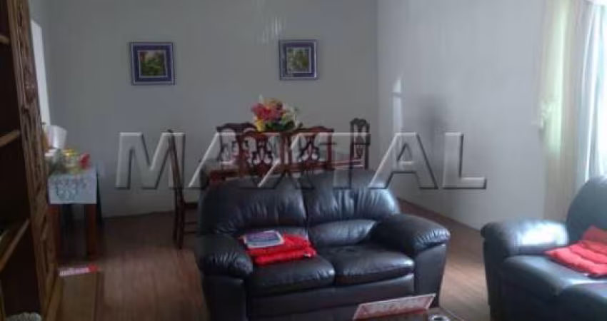 Casa Térrea, com 211 m2, com 3 dormitórios, 2 suites,  2 banheiros, 1cozinha, 2 vaga.