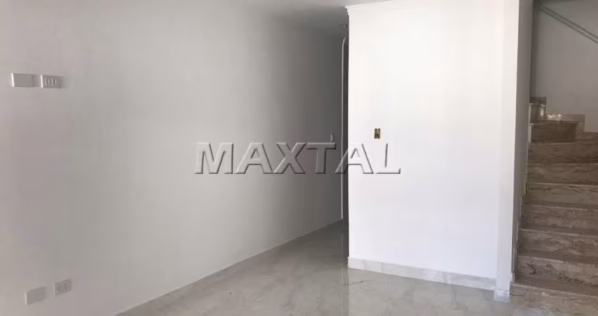 Sobrado à venda de 91m² em Santa Terezinha, com 3 dormitórios, ambas suítes e 1 vaga de garagem.