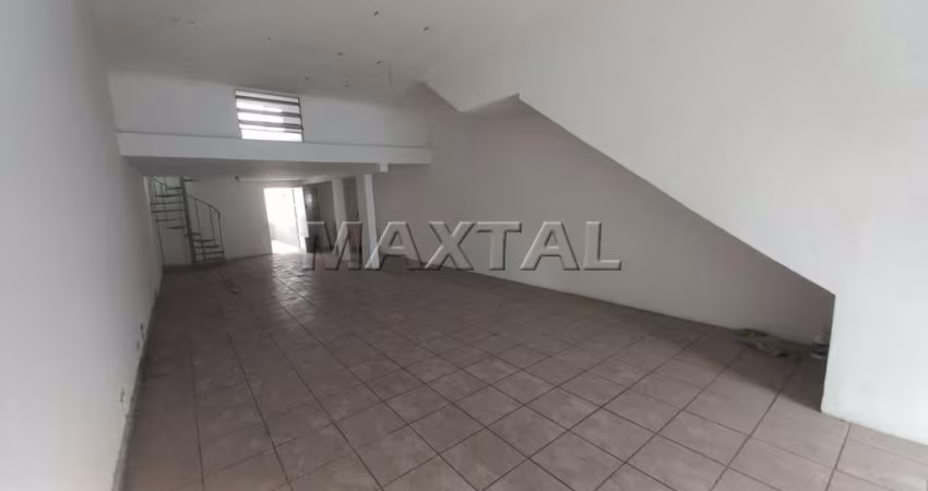 Loja com 80m² de vão livre, mezanino, na esquina com a Avenida Duque de Caxias