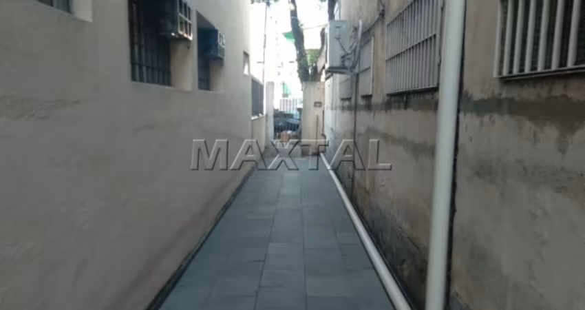 Apartamento no Térreo à venda com 1 dormitório, sala, banheiro, e terracinho, em Santana.