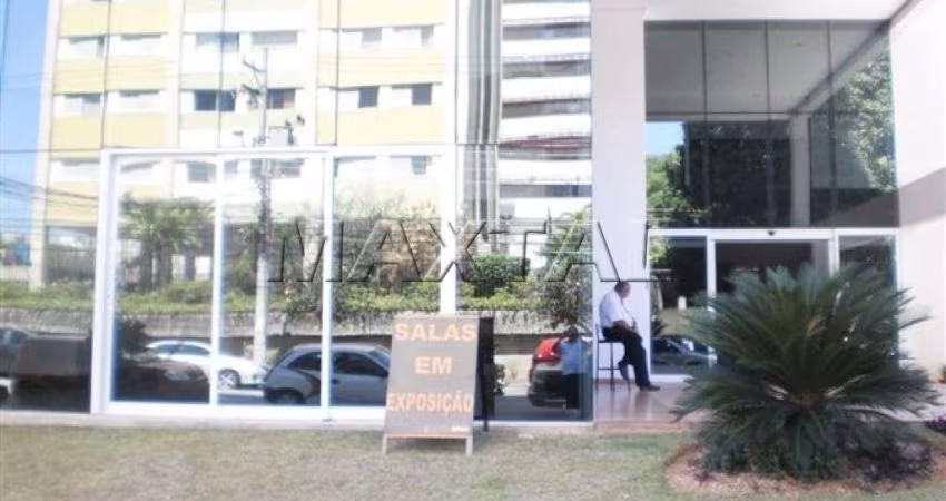 Sala comercial 32m² à venda em Santana, 2 minutos do metrô linha azul, 1 banheiro e 1 vaga.