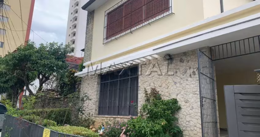 Sobrado em santana, 240 m², com 4 dormitórios, 4 banheiros e 5 vagas em rua fechada.