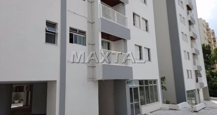 Apartamento à venda na Avenida Guacá, com 56m², 2 dormitórios, 2 salas, cozinha e 1 vaga.