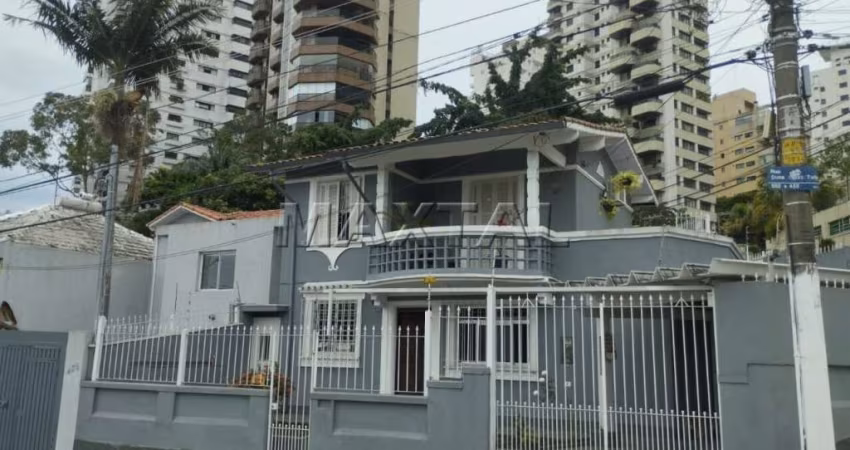 Sobrado à venda de  210m², com 3 dormitórios, 1 suíte e 2 vagas em Santana.