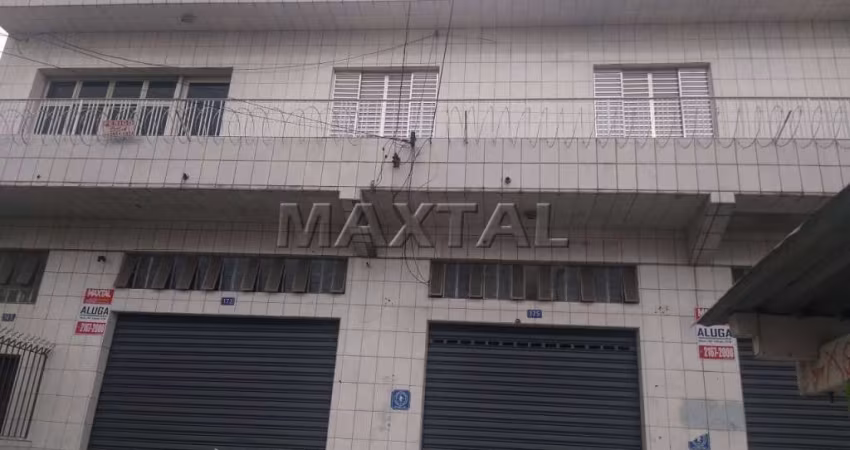 Prédio Comercial à Venda Itaberaba, com casa de 3 quartos e 3 lojas, com garagem.