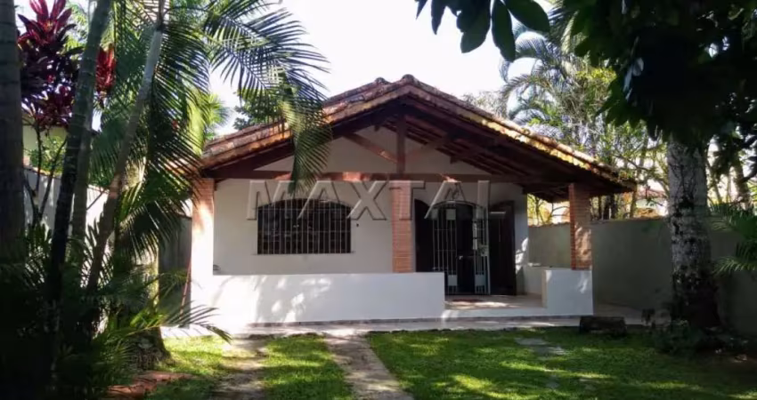 Casa à venda na Praia de Boraceia, à 350m da praia com  450m² de terreno e 150m² construida.