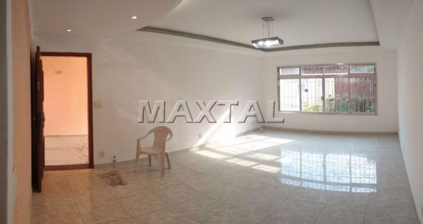 Sobrado com 3 dormitórios, sendo 1 suíte, e 6 vagas de garagem, totalizando 240 m² na  Casa Verde.