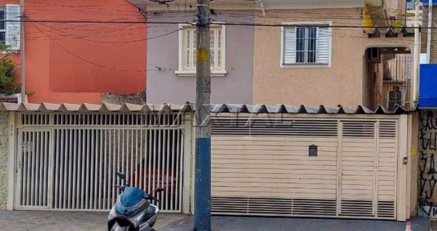 Sobrado à venda em Perdizes na Rua Dos Caetés, com  3 dormitórios e 2 vagas.