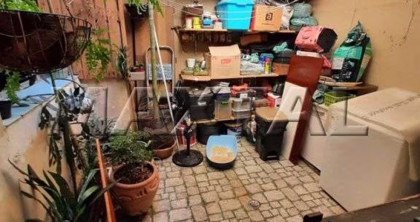 Apartamento com quintal, 100m², 3 dormitórios, sala, 1 vaga fixa, próximo do metrô Parada Inglesa.