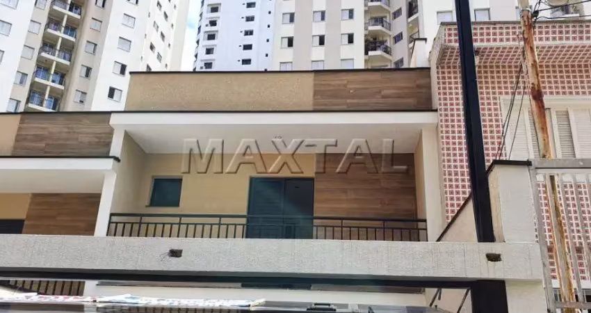 Sobrado novo à venda, com 3 suítes, 4 banheiros e 2 vagas de garagem, na santa teresinha.