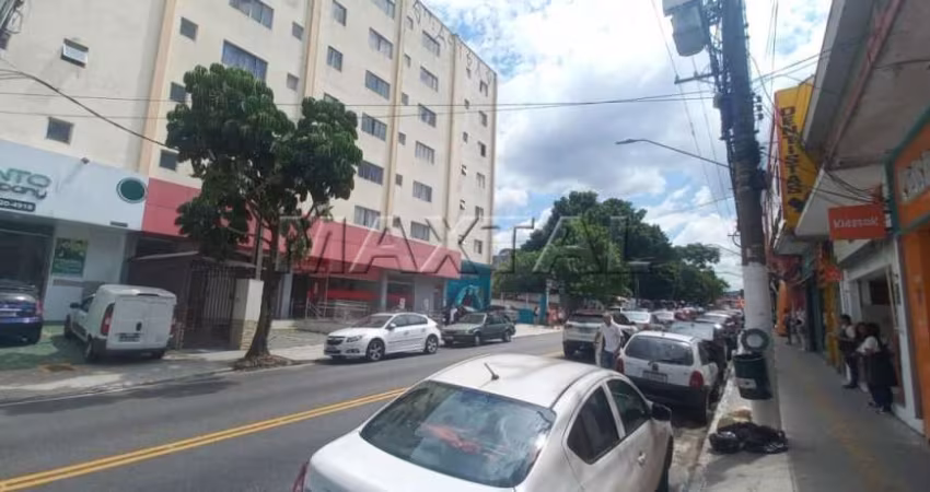 Apartamento à venda de 2 dormitórios, sala, cozinha e lavanderia na Avenida Parada Pinto.