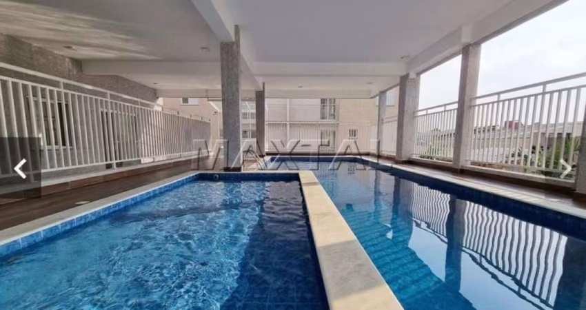 Apartamento na Vila Maria com 2 dormitórios, 1 suíte, cozinha, banheiro, vaga de garagem fixa.