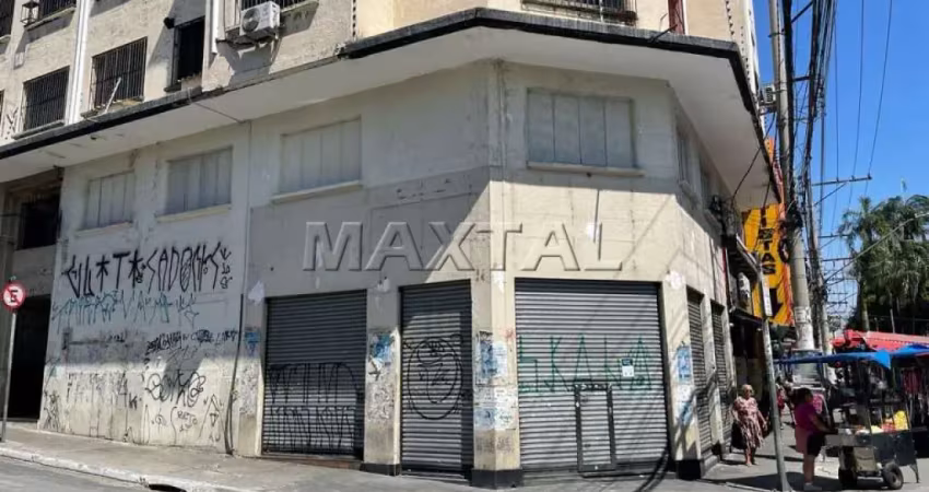 Loja de esquina na penha, com 160m² mais estoque com total 340m², 2 vitrines, na zona leste.
