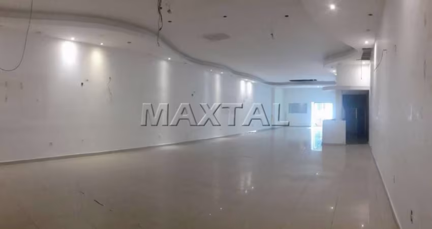 Salão com dois pisos no Tatuapé com 290m² de construção e 145m² de terreno.