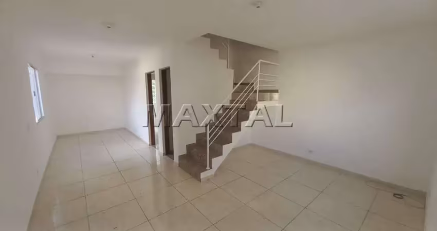 Sobrado com 80m², 3 dormitórios, 1 suíte, sala ampla, 3 banheiros e 1 vaga