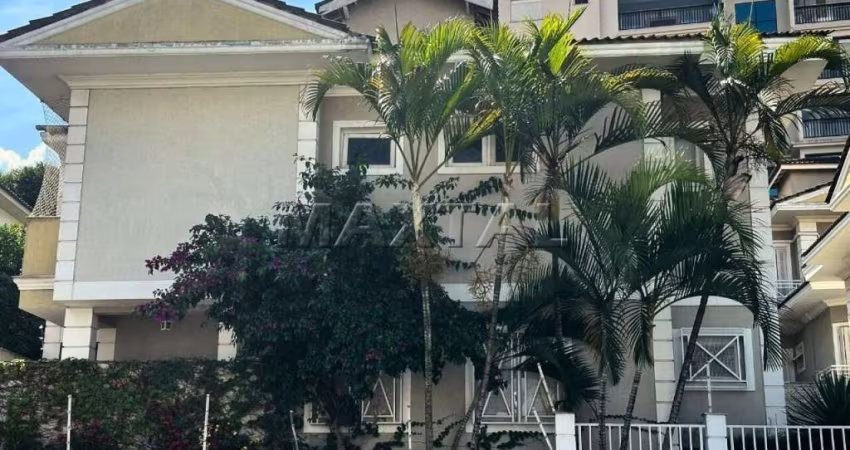 Casa em Condomínio com 3 dormitórios, 1 suíte, 3 vagas de garagem, de 156m².