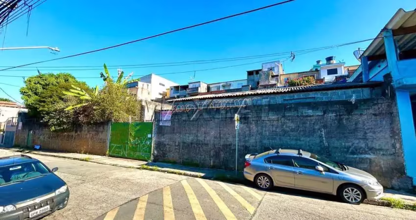 Terreno amplo de 1.000 m² em taipas com dois galpões e casa com quarto sala e cozinha