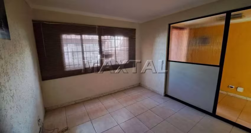 Sala comercial em santana, com 12m², sala de visitas, cozinha para funcionários e banheiro.