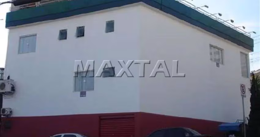 Imovel comercial com 350m², com 8 salas, 6 banheiros e 4 vagas de garagem.