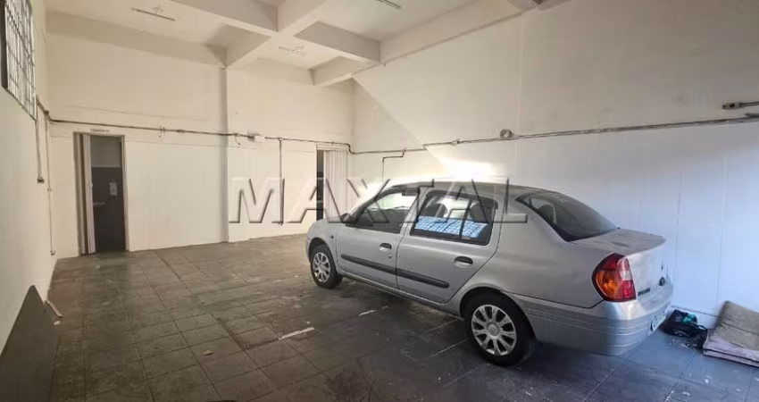 Salão comercial com 90m², 1 banheiro, 1 cozinha, 2 vagas de garagem próximo ao Largo do Japonês.