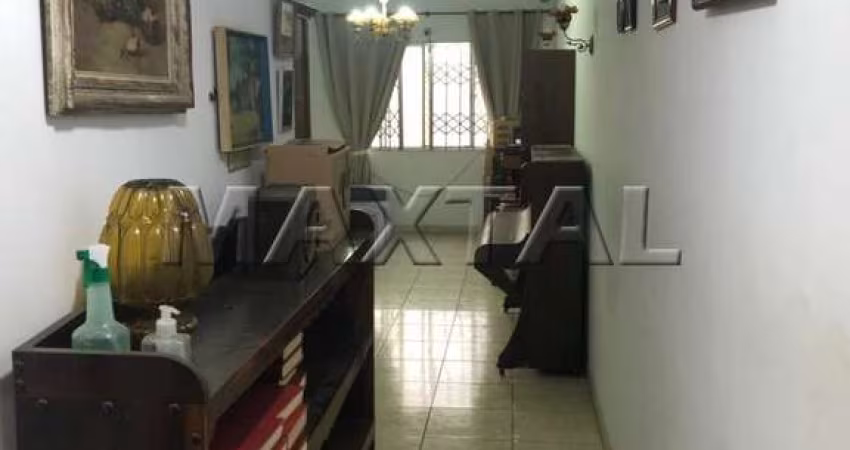 Apartamento na Parada Inglesa, com dois dormitórios, cozinha, sala, dois banheiros e vaga.