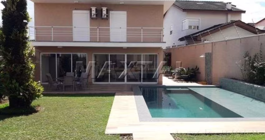 Sobrado com 570m²  4 Dormitórios, 3 Suítes , 5 Banheiros,4 Vagas, Piscina  no Bairro Santa Teresinha