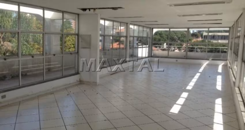 Prédio comercial próximo ao  metrô Santana com 1.000m², 03 vagas na frente.