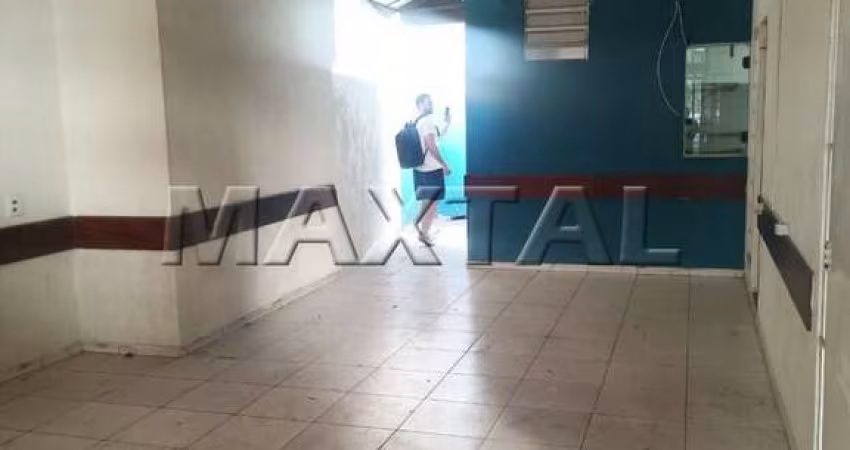 Monumental Loja com 100m² de área construída, salão amplo, copa, cozinha e 2 banheiros.