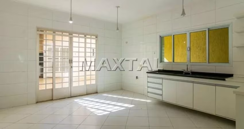 Casa na Região de Santa Teresinha com 245m², com 3 dormitórios, 3 banheiros e 5 vagas.