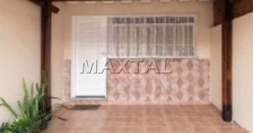Sobrado Residencial de 120m² Com 3 dormitórios, sala para 2 ambientes, quintal e vaga.