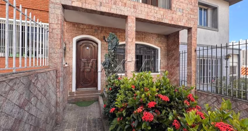 Sobrado à venda com 172m². Com 3 dormitórios, 3 vagas, sacada e jardim. Imirim.