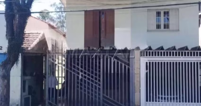 Sobrado com 92m² contendo 3 dormitórios com 1 suíte, 2 banheiros, 2 vagas. Vila Mazzei.