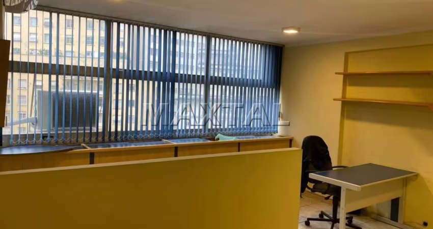 Excelente Sala Comercial, 38m² na Avenida Prestes Maia com recepção, copa cozinha e 1 banheiro.