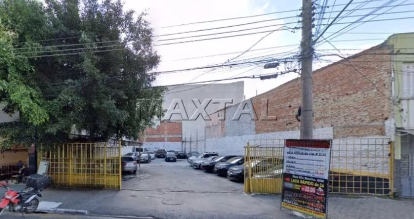 Terreno à venda com 400m² de área total e 9,00m de frente, no bairro do Brás.