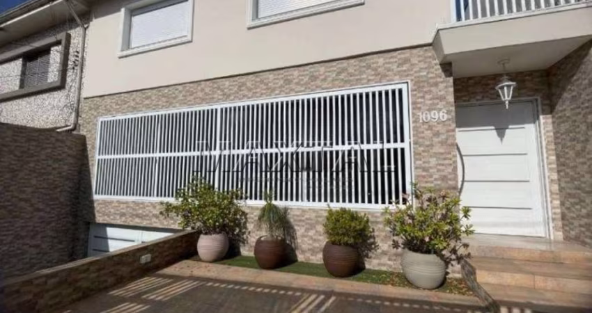 Sobrado à venda com 4 dormitórios, 4 banheiros e 4 vagas na Vila Paiva.