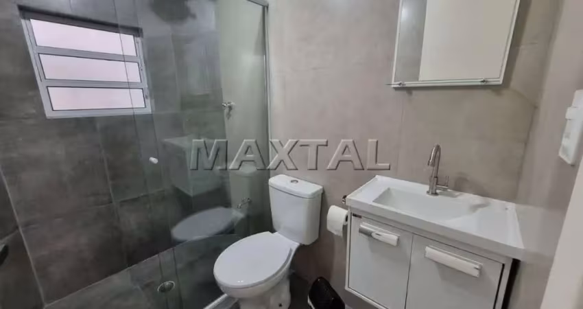 Apartamento reformado para locação com 2 dormitórios, sala cozinha banheiro e lavanderia, na luz.
