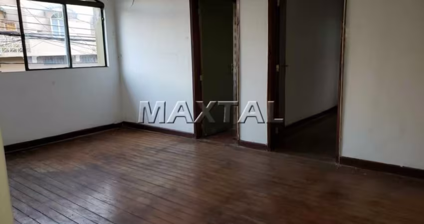 Conjunto comercial com 90m², de esquina, segundo piso com 6 salas, 2 banheiros na região da Lapa