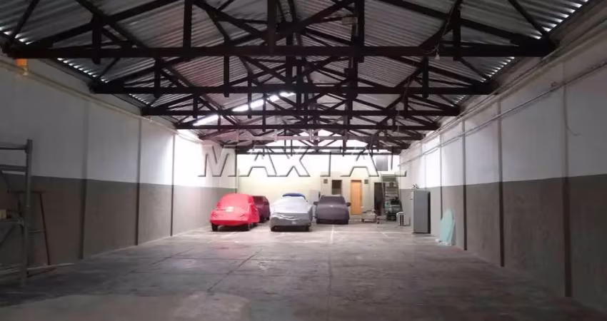 Galpão comercial com 320m², com pé direito de 4 metros, escritório, piso de concreto, 4 banheiros