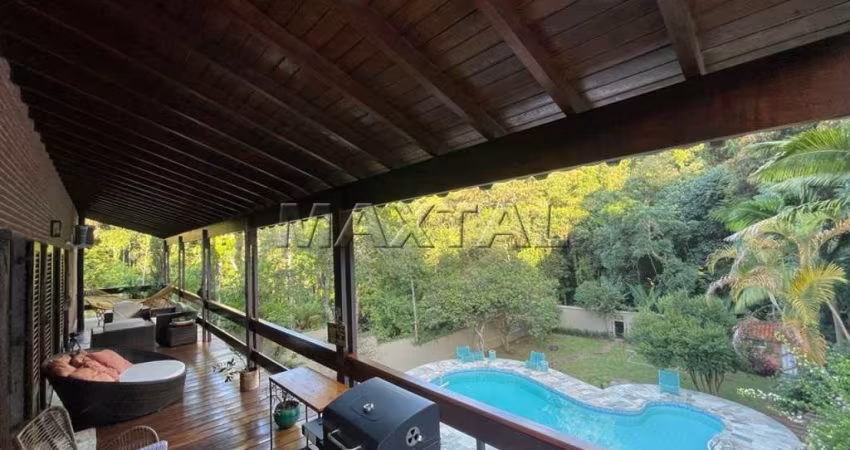 Casa em Condomínio à venda, de 511m², com 3 dormitórios, na Serra da Cantareira.