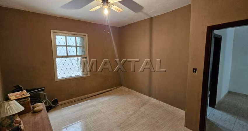 Casa com 210m², 3 quartos, 2 salas, 2 vagas, com edícula próximo a Alfredo Pujol e ao CPOR.