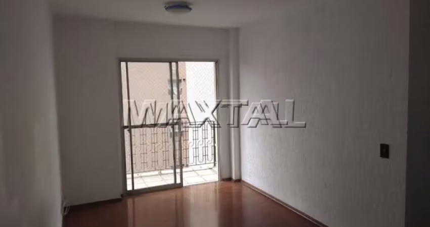 Apartamento à venda com 2 dormitórios, 1 sala com sacada, 1 banheiro social e 2 vagas, de 65m².