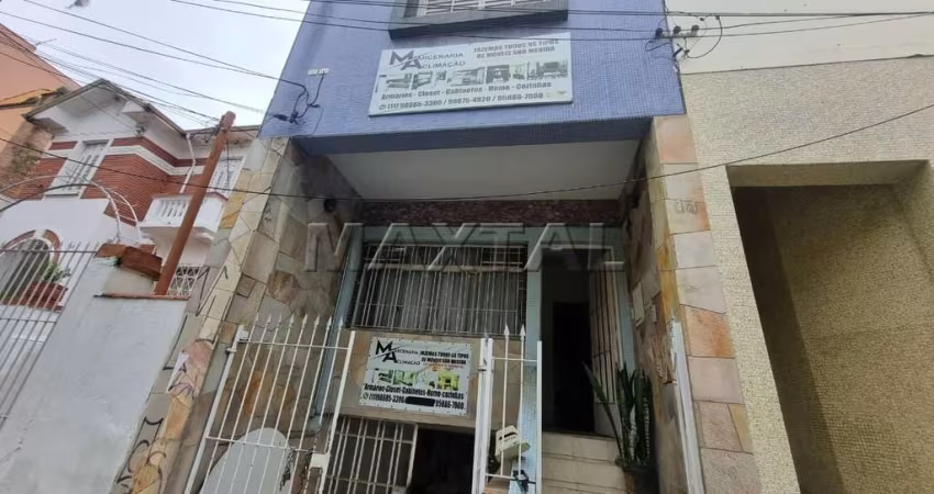 Sobrado 150m² à venda na Aclimação, 3 dormitórios, 2 banheiros, 1 vaga, próximo do metrô.