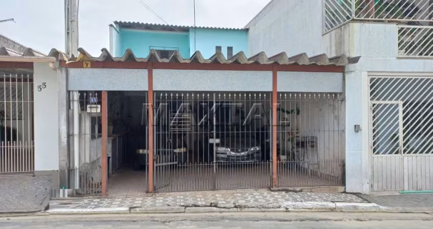 Casa à venda no Jardim Tremembé. Com 2 dormitórios mais dependências e 2 vagas.