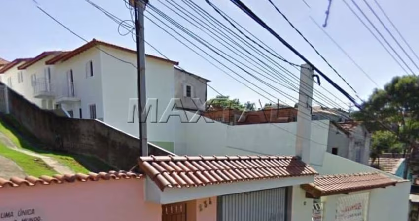 Casa no bairro Vila Nova Mazzei, próximo ao Shopping/metrô Tucuruvi. Com 2 dormitórios e 2 vagas.