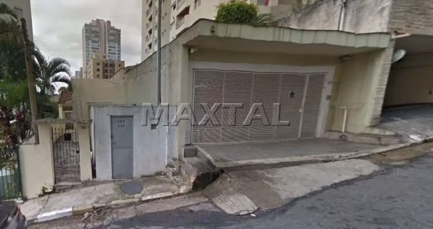 Sobrado à venda de 500m², com 3 dormitórios, 1 suíte e 4 vagas de garagem, na santa teresinha.