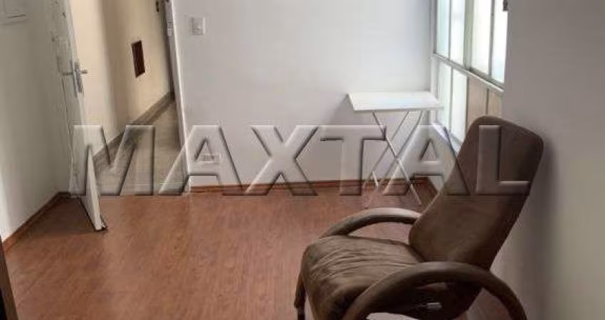 Apartamento com 75m² em Santana com 3 dormitórios, sala, banheiro, cozinha, área de serviço.