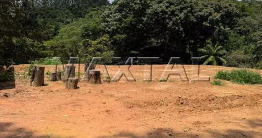 Terreno à venda em Mairiporã com 1,300 metros quadrados já desmatado com plato, todo murado.