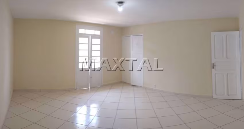 Casa assobradada com 2 dormitórios, 1 banheiro, 1 área de serviço, 80m²  em Santana locação