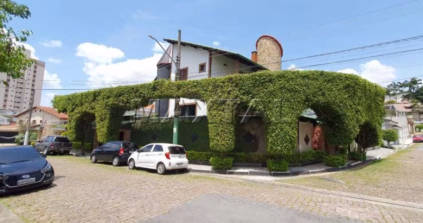 Sobrado à venda no Lauzanne Paulista de 350m², com 5 suítes, 6 vagas e churrasqueira.